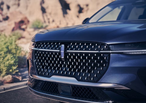 The stylish grille of a 2024 Lincoln Nautilus® SUV sparkles in the sunlight. | Star Lincoln in Southfield MI