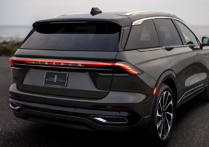 The rear of a 2025 Lincoln Black Label Nautilus® SUV displays full LED rear lighting. | Star Lincoln in Southfield MI